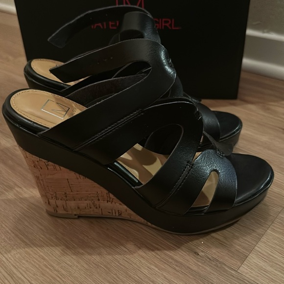 Material girl wedges, Size 6.5 - Picture 3 of 3